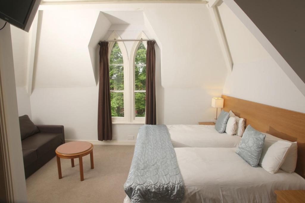 Cliff Lawn Hotel Leeds  Extérieur photo